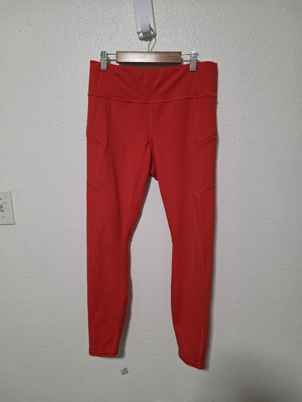 ATHLETA CONTENDER TIGHT SIZE MEDIUM